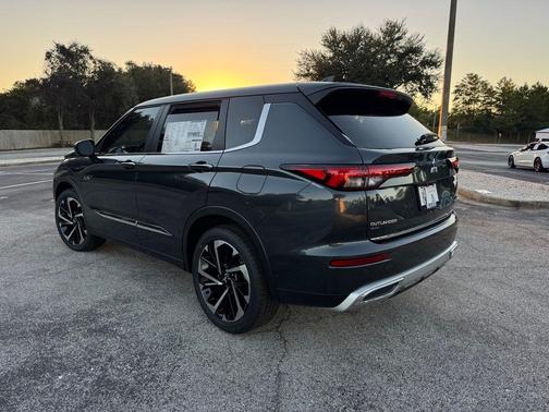 2025 Mitsubishi Outlander PHEV SE