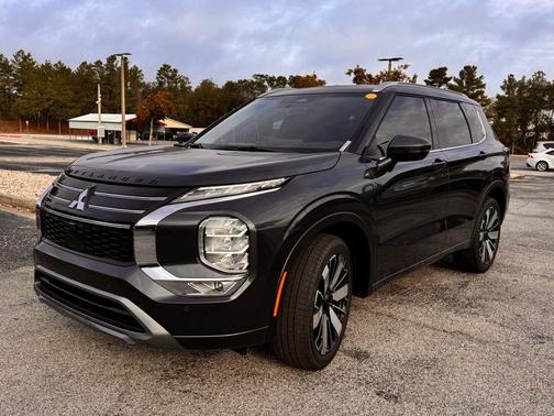 Graphite Gray 2026 Mitsubishi Outlander SEL