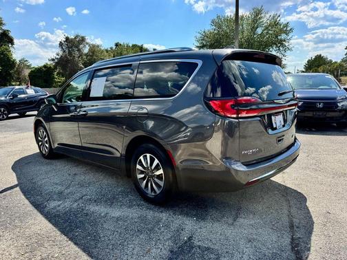 Granite Crystal Clearcoat Metallic 2021 Chrysler Pacifica Hybrid Touring L