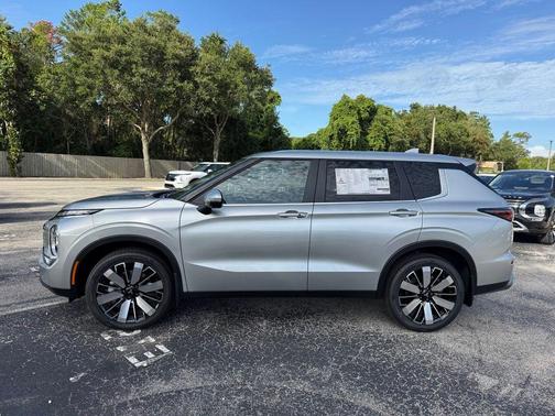 2025 Mitsubishi Outlander SE
