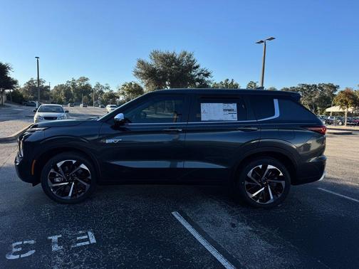 2025 Mitsubishi Outlander PHEV SE