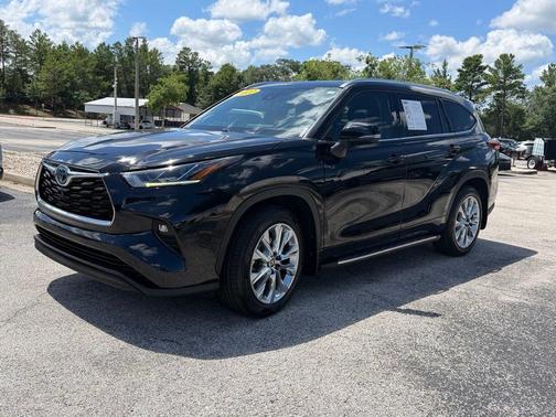 Midnight Black Metallic 2022 Toyota Highlander Hybrid Limited