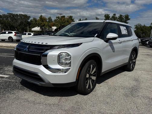 2025 Mitsubishi Outlander SE