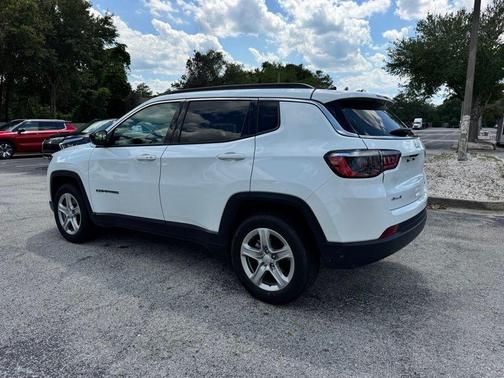 Bright White Clearcoat 2024 Jeep Compass Latitude