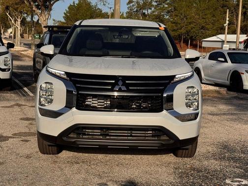 2026 Mitsubishi Outlander ES