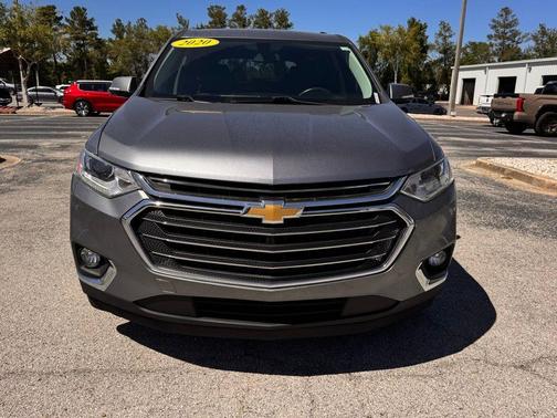 Satin Steel Metallic 2020 Chevrolet Traverse LT Leather
