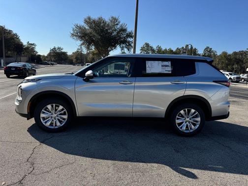 Alloy Silver Metallic 2026 Mitsubishi Outlander ES