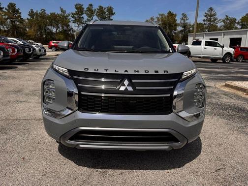 Moonstone Gray Metallic 2026 Mitsubishi Outlander SEL