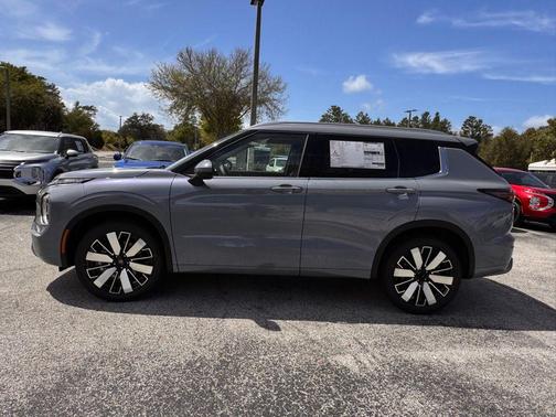Moonstone Gray Metallic 2026 Mitsubishi Outlander SEL