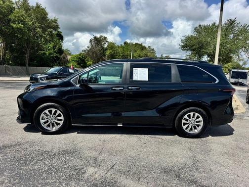 Midnight Black Metallic 2025 Toyota Sienna XLE