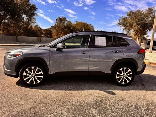 2024 Toyota Corolla Cross XLE