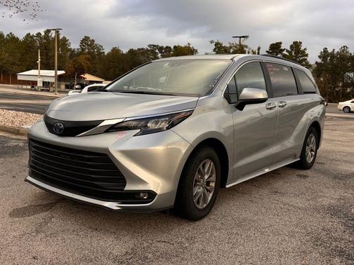 2025 Toyota Sienna XLE