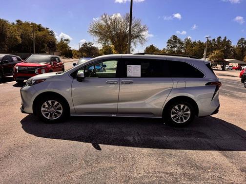 2025 Toyota Sienna XLE