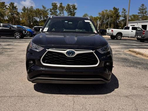 2023 Toyota Highlander Hybrid Bronze Edition