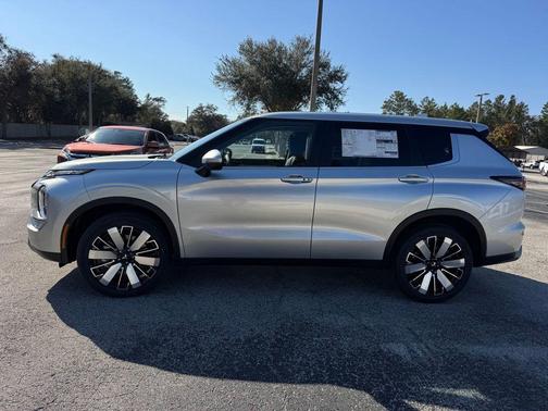 2026 Mitsubishi Outlander SE
