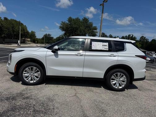 2025 Mitsubishi Outlander ES