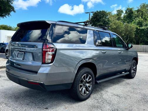 Satin Steel Metallic 2022 Chevrolet Suburban Z71
