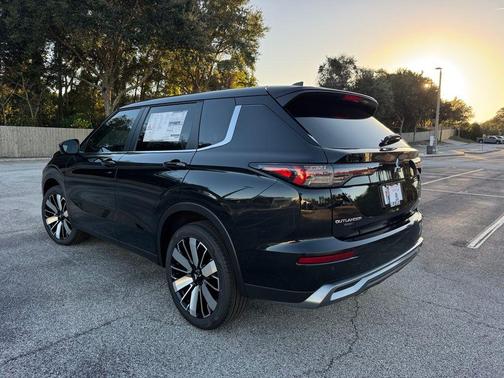2025 Mitsubishi Outlander SE