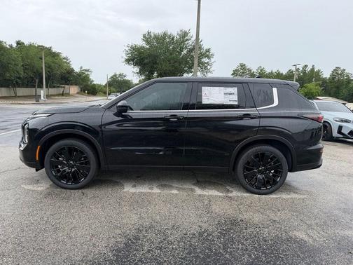 Black Diamond 2026 Mitsubishi Outlander LE
