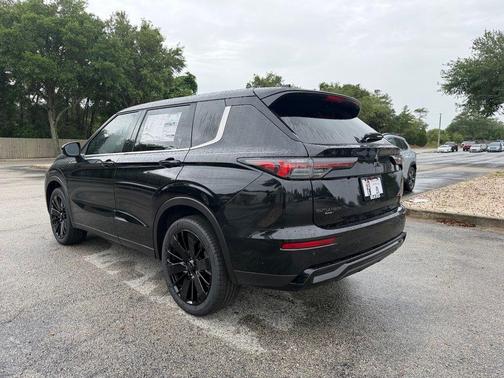 Black Diamond 2026 Mitsubishi Outlander LE