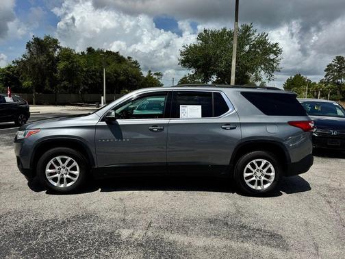Satin Steel Metallic 2021 Chevrolet Traverse LT Cloth