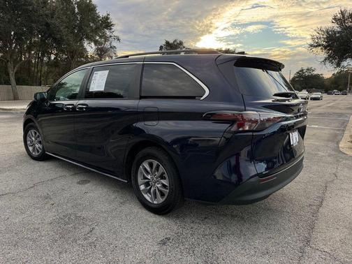 2024 Toyota Sienna XLE