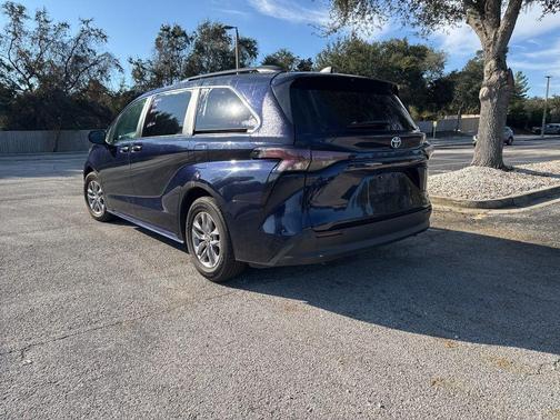 2024 Toyota Sienna XLE