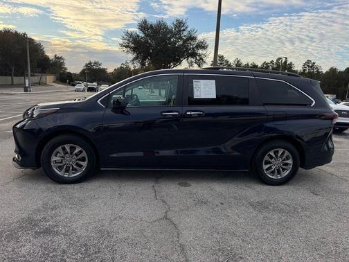 2024 Toyota Sienna XLE
