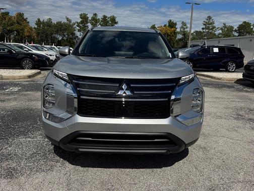 2025 Mitsubishi Outlander ES