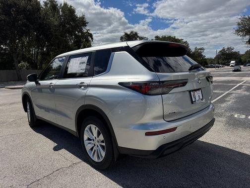 2025 Mitsubishi Outlander ES