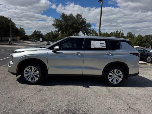 2025 Mitsubishi Outlander ES