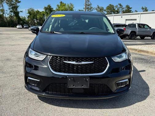 Diamond Black 2024 Chrysler Pacifica Touring-L