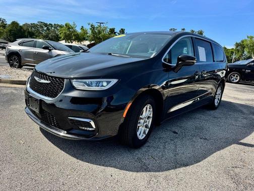 Diamond Black 2024 Chrysler Pacifica Touring-L