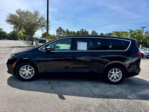 Diamond Black 2024 Chrysler Pacifica Touring-L