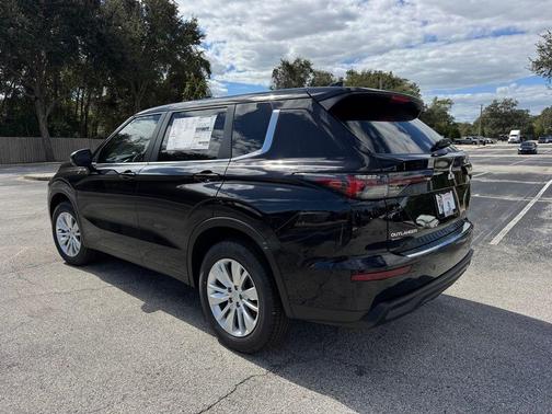 2025 Mitsubishi Outlander ES