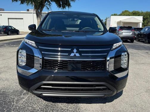 2025 Mitsubishi Outlander ES