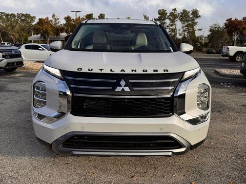 White Diamond 2026 Mitsubishi Outlander SE