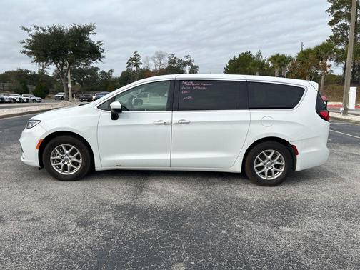 2023 Chrysler Pacifica Touring-L