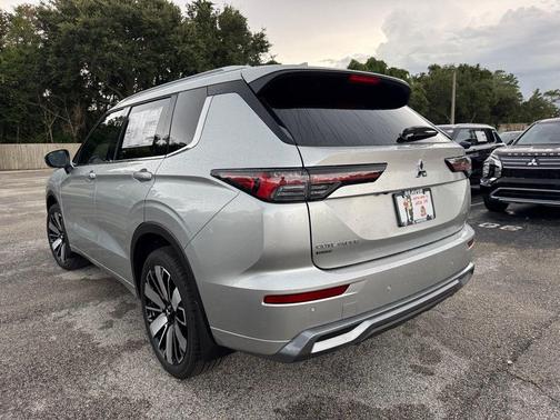 2025 Mitsubishi Outlander SEL