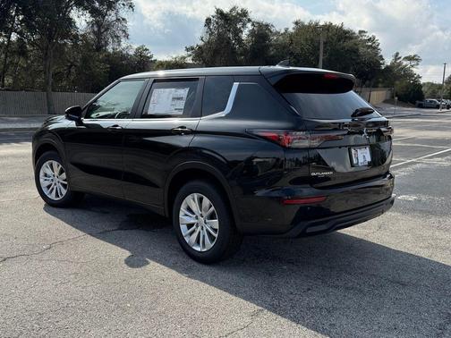 2026 Mitsubishi Outlander ES