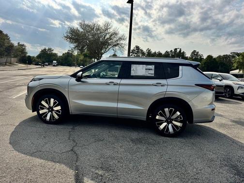 Alloy Silver Metallic 2026 Mitsubishi Outlander SEL