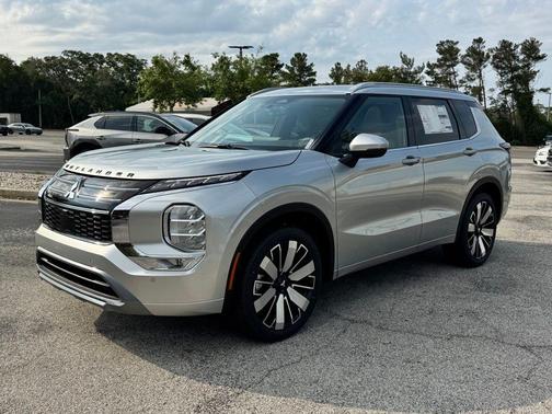 Alloy Silver Metallic 2026 Mitsubishi Outlander SEL