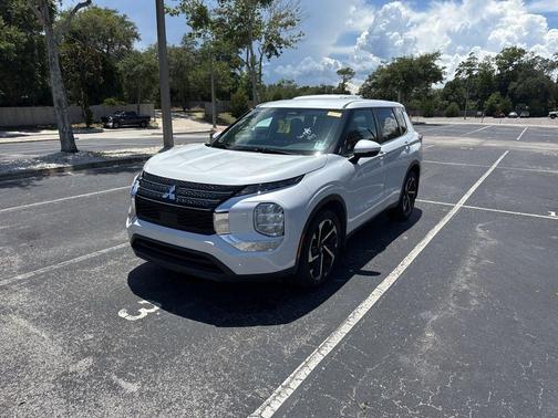 2022 Mitsubishi Outlander ES