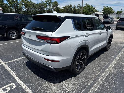 2022 Mitsubishi Outlander ES