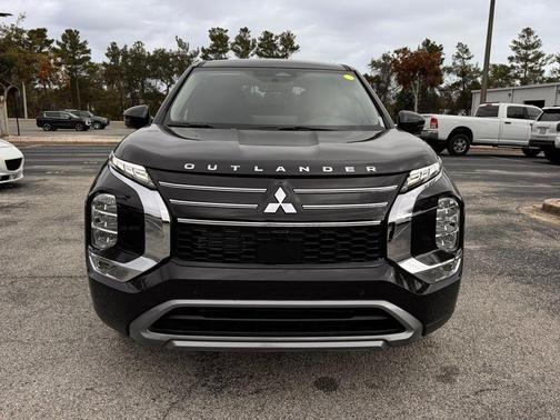 2026 Mitsubishi Outlander SE