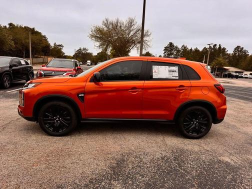 Sunshine Orange Metallic 2026 Mitsubishi Outlander Sport 2.0 LE