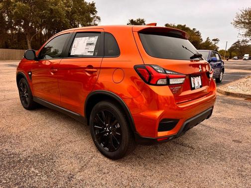 Sunshine Orange Metallic 2026 Mitsubishi Outlander Sport 2.0 LE