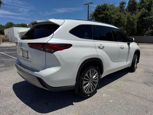 2021 Toyota Highlander Platinum