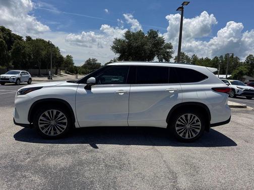 2021 Toyota Highlander Platinum