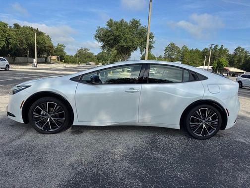 2025 Toyota Prius XLE
